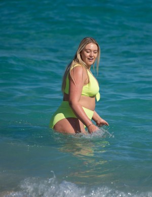 photos Iskra Lawrence
