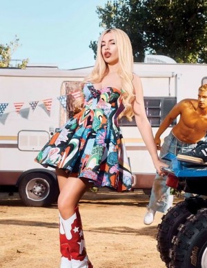 photos Ava Max