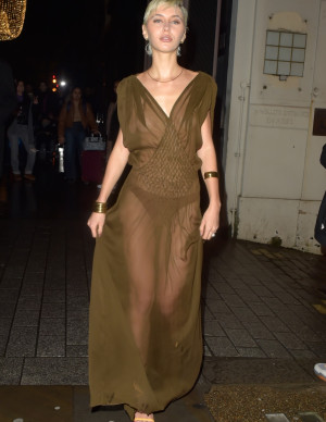 photos Iris Law