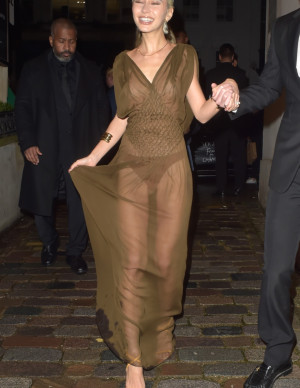 photos Iris Law