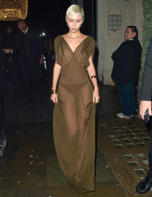 photos Iris Law