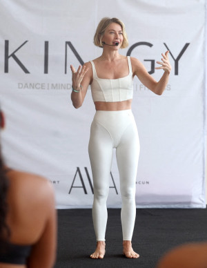photos Julianne Hough