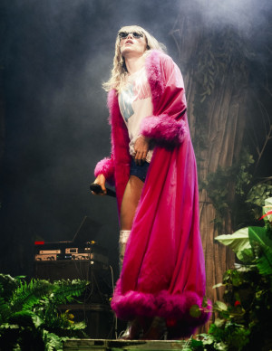 photos Suki Waterhouse