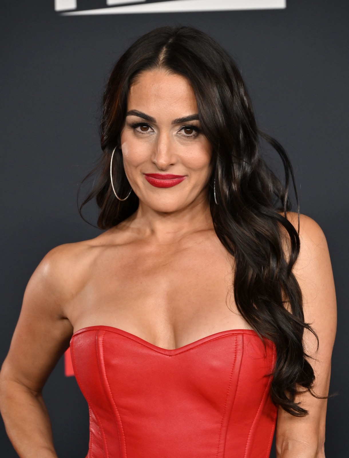 Rouge passion : Nikki Bella embrase le tapis Netflix !