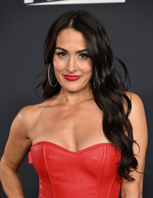 Rouge passion : Nikki Bella embrase le tapis Netflix !