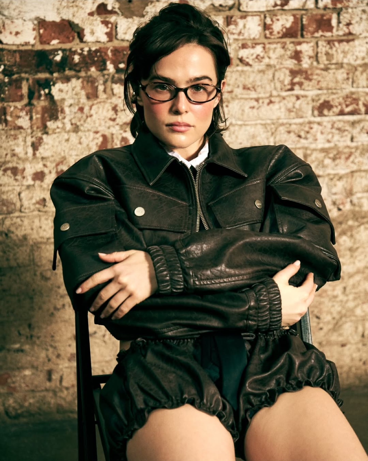 Zoey Deutch, entre mode industrielle et élégance déstructurée