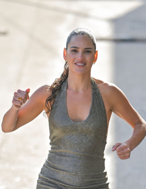 photos Adria Arjona