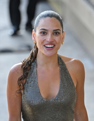 photos Adria Arjona
