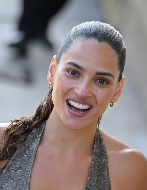 photos Adria Arjona