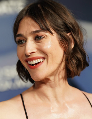 photos Lizzy Caplan