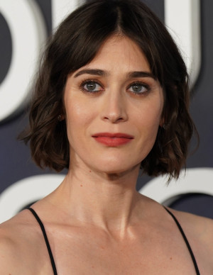 photos Lizzy Caplan