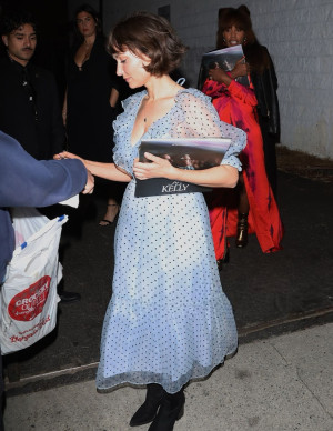 photos Milana Vayntrub