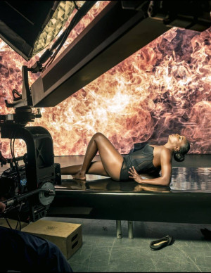Venus Williams enflamme le Pirelli Calendar 2026 dans un shooting incandescent