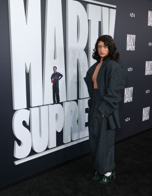 photos Odessa A'zion