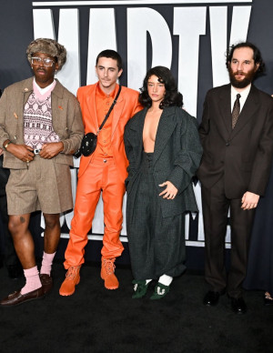 photos Odessa A'zion