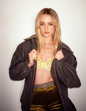 photos Grace Van Patten