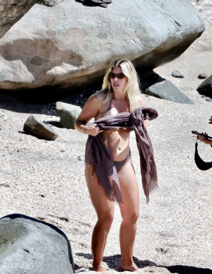 photos Natasha Oakley