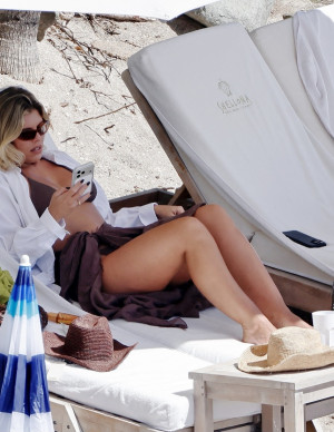 photos Natasha Oakley