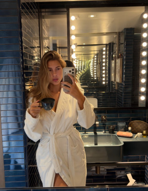 photos Kara del Toro