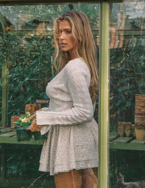 photos Kara del Toro